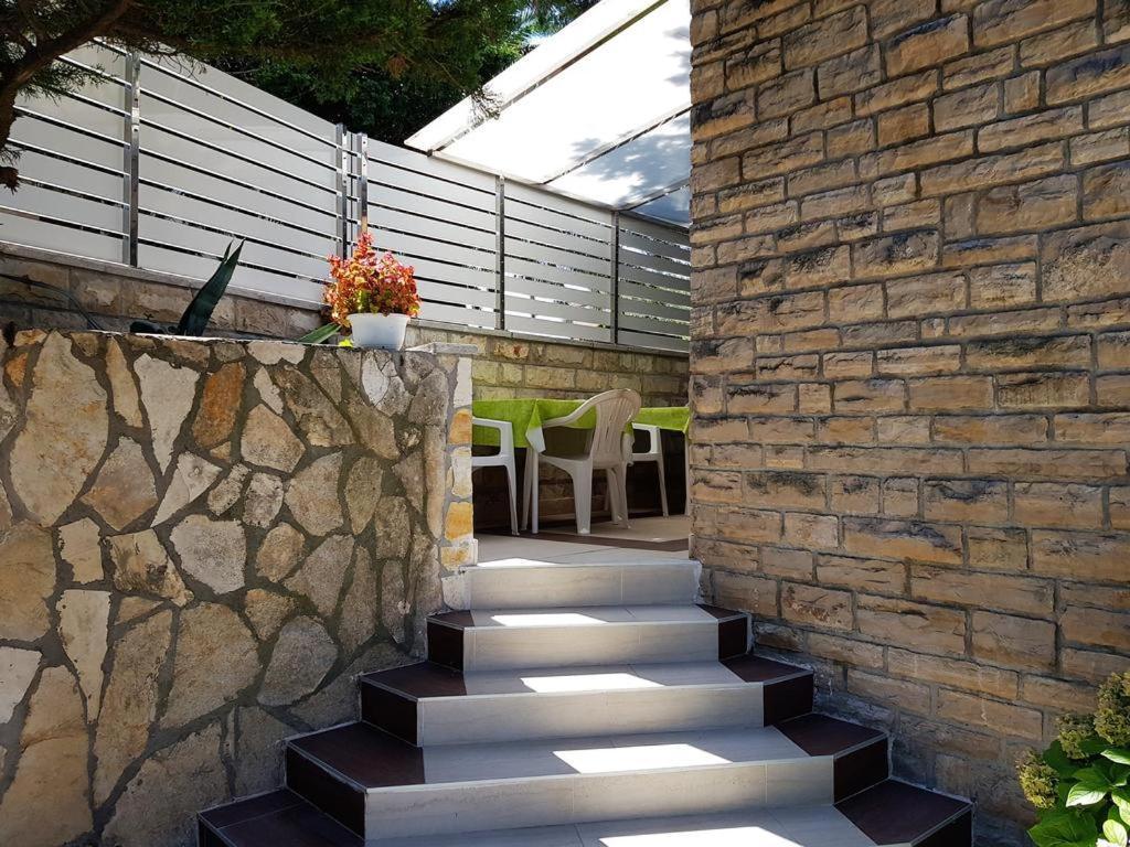 Rooms Magnolia With Pool Novalja Exterior foto