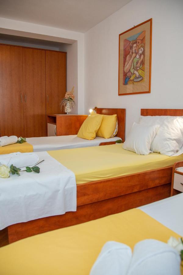Rooms Magnolia With Pool Novalja Exterior foto